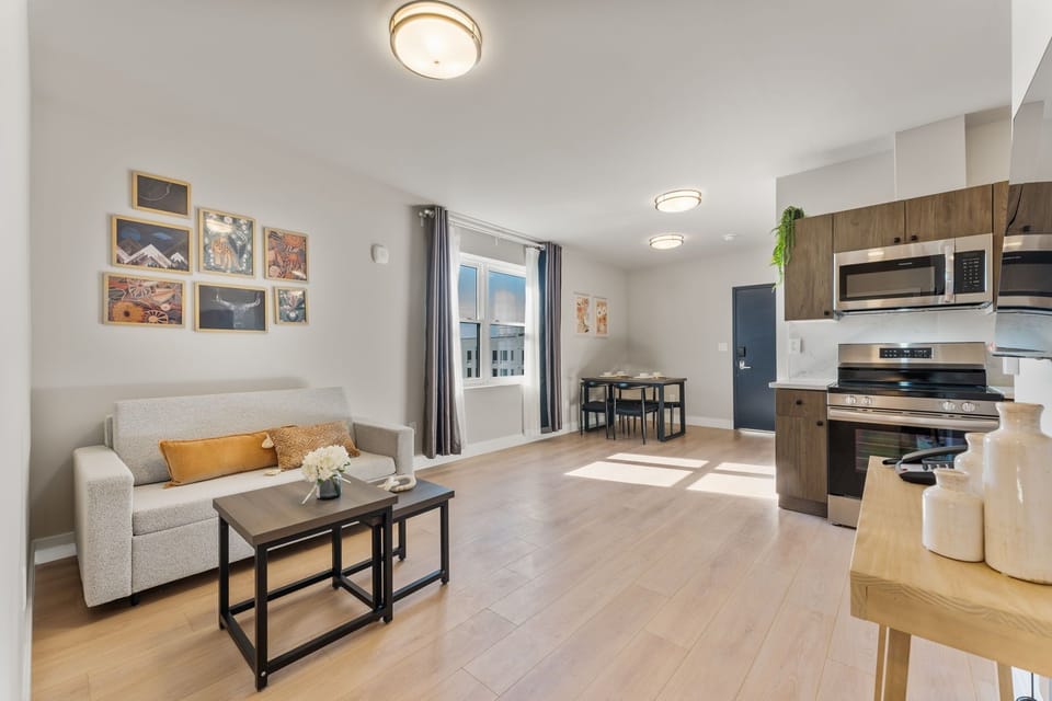 Deluxe Suite, 2 Bedrooms, Non Smoking, Kitchen | Living area | 47-inch Smart TV with cable channels