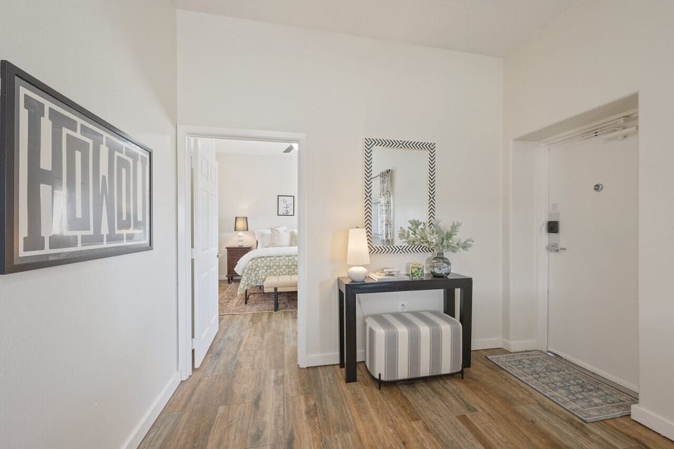Welcoming entryway with table with inviting `Howdy` sign.