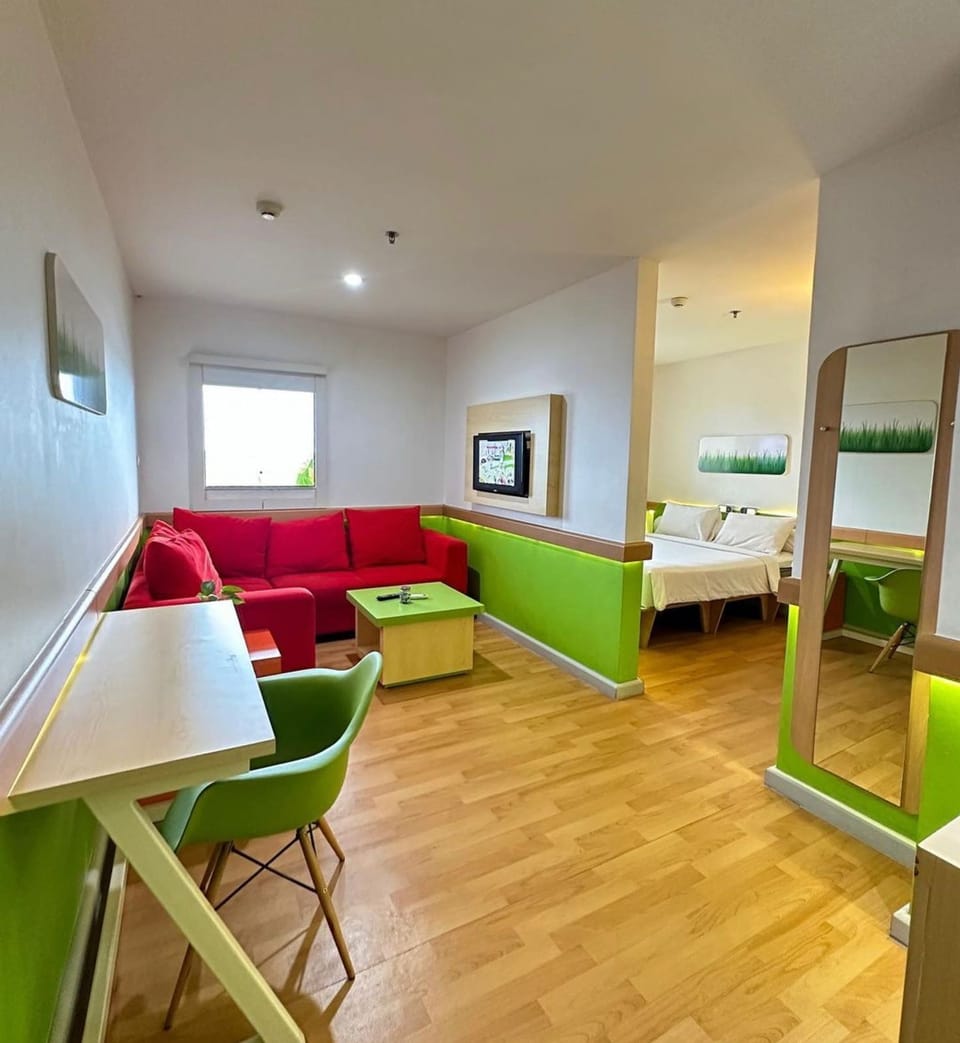 Executive Room, 1 Queen Bed (with Runaway View) | Premium bedding, desk, soundproofing, free WiFi