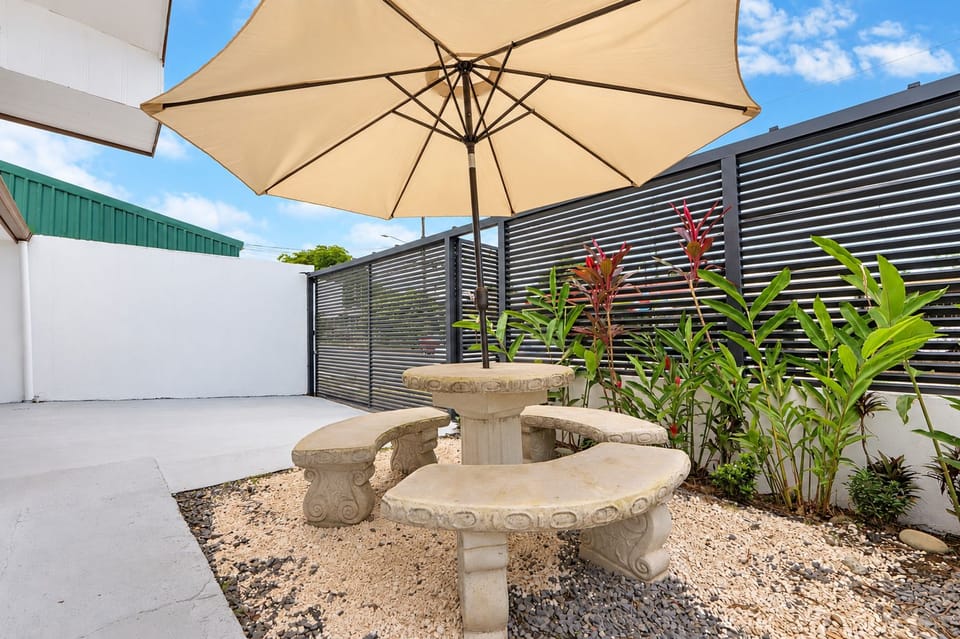 Casa Monarch, Naturally Brightened