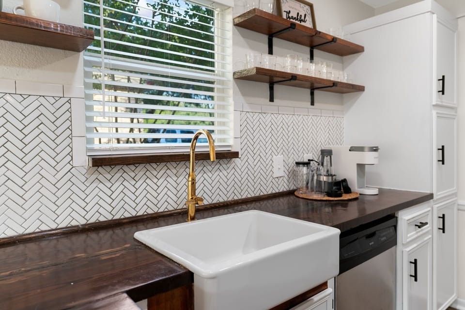 Superior House, 4 Bedrooms, Non Smoking, Private Pool | Private kitchen | Coffee/tea maker, electric kettle