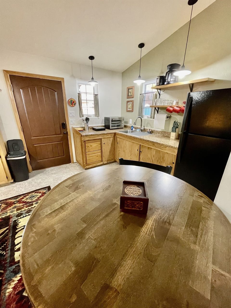 Cooking is a breeze in this fully equipped kitchen