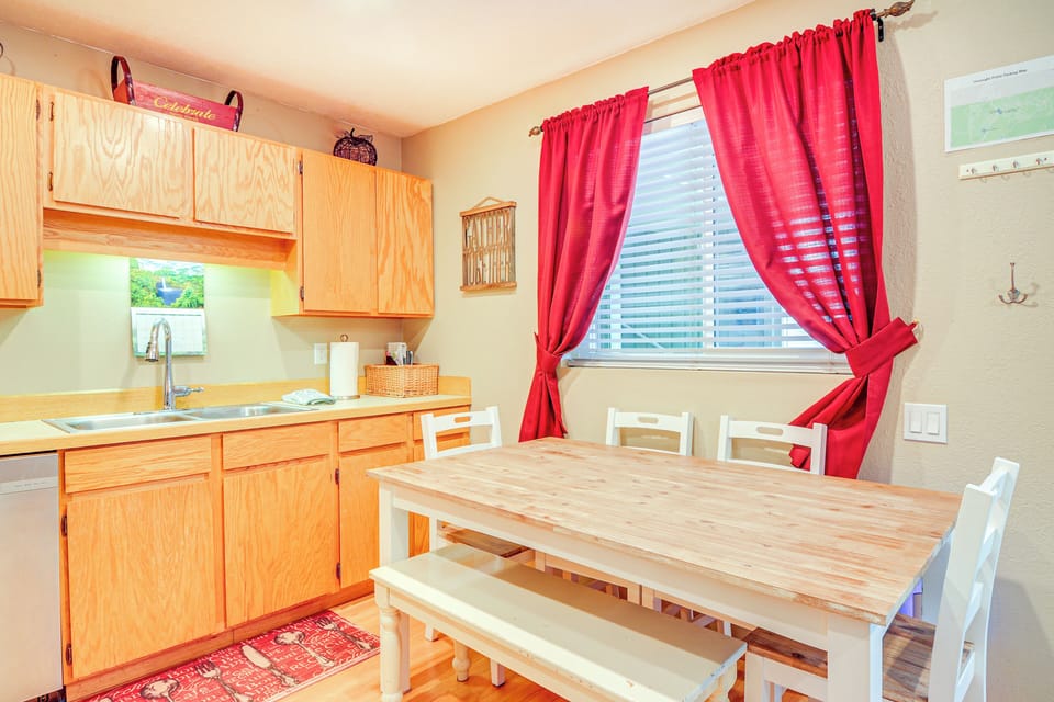 Dining Area | 1st Floor | Dishware/Flatware | Trash Bags/Paper Towels