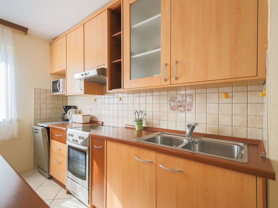 Brown, Cabinetry, Kitchen Sink, Countertop, Sink, Tap, Property, Furniture, Kitchen Appliance, Building