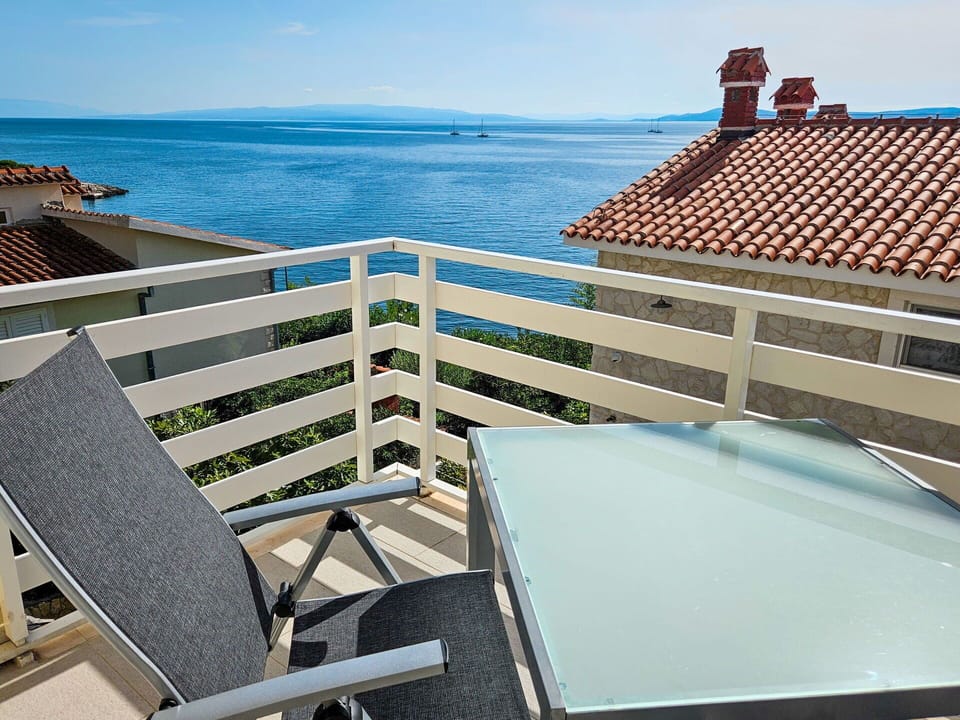 Water, Sky, Furniture, Property, Building, Chair, Blue, Wood, Outdoor Furniture, Architecture