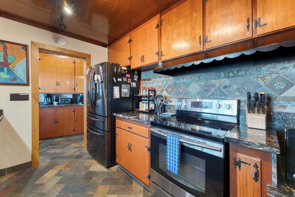 Fully equipped kitchen.