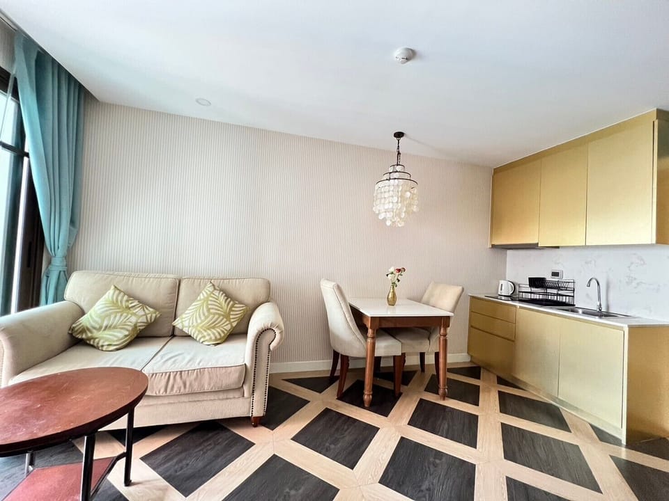 Deluxe Condo, 1 Bedroom, Pool View | Private kitchen | Fridge, microwave, stovetop, cookware/dishes/utensils