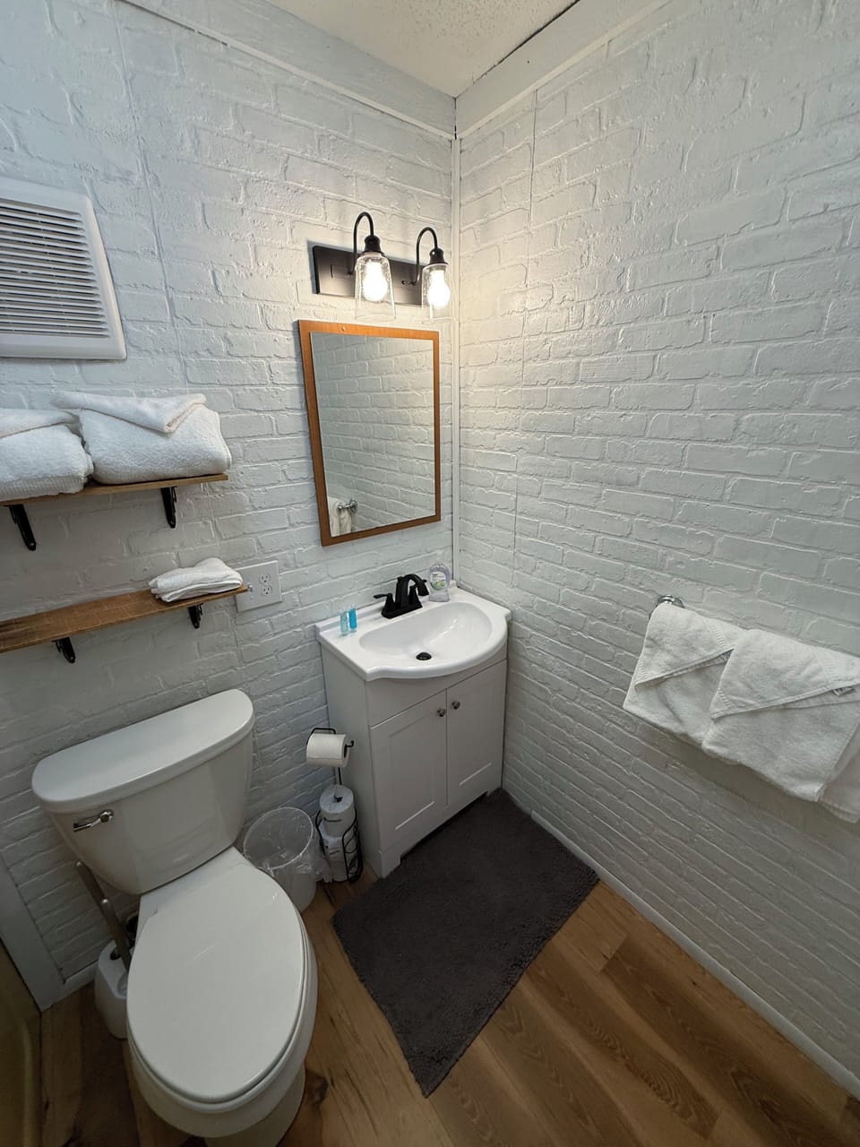 Full Bathroom - Main Level