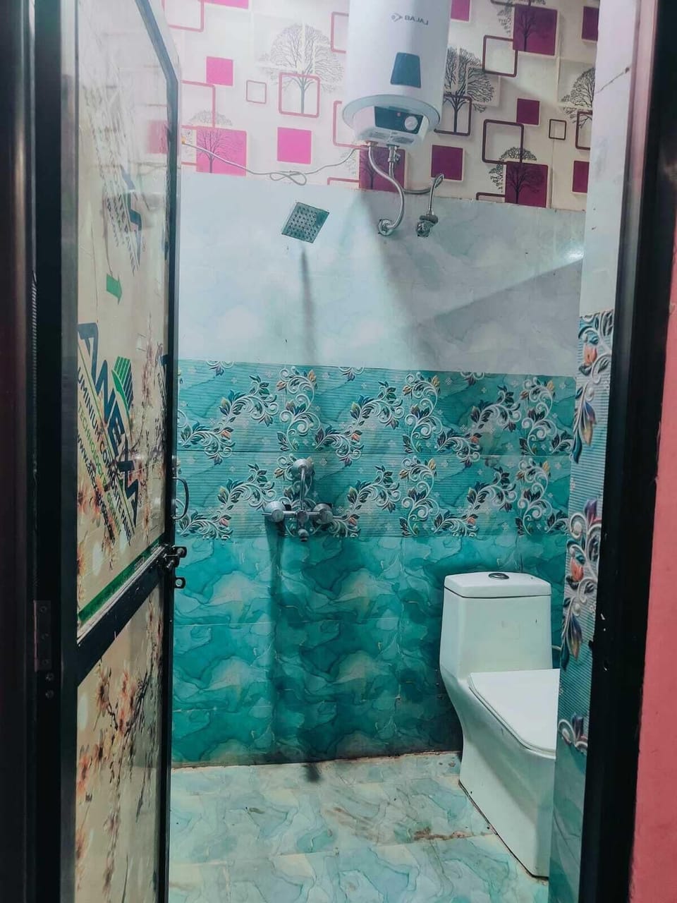 Deluxe Room, Balcony, City View | Bathroom | Shower, bathrobes, towels, soap