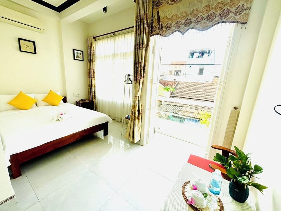 Double Room, Balcony, Courtyard View | Blackout drapes, free WiFi