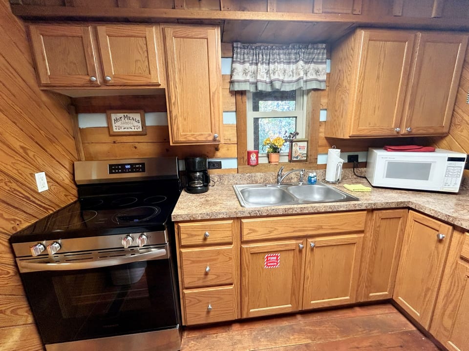 Full Kitchen no dishwasher