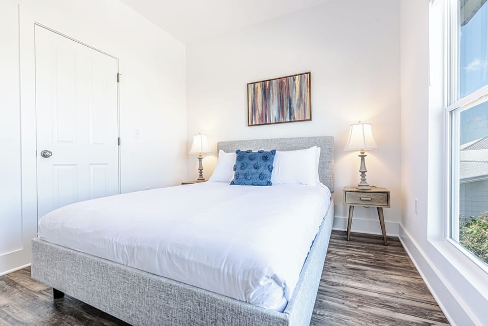 2nd Floor Guest Queen Bedroom