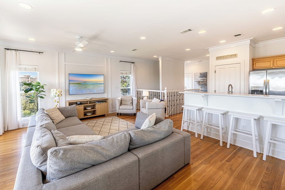Living Area & Breakfast Bar