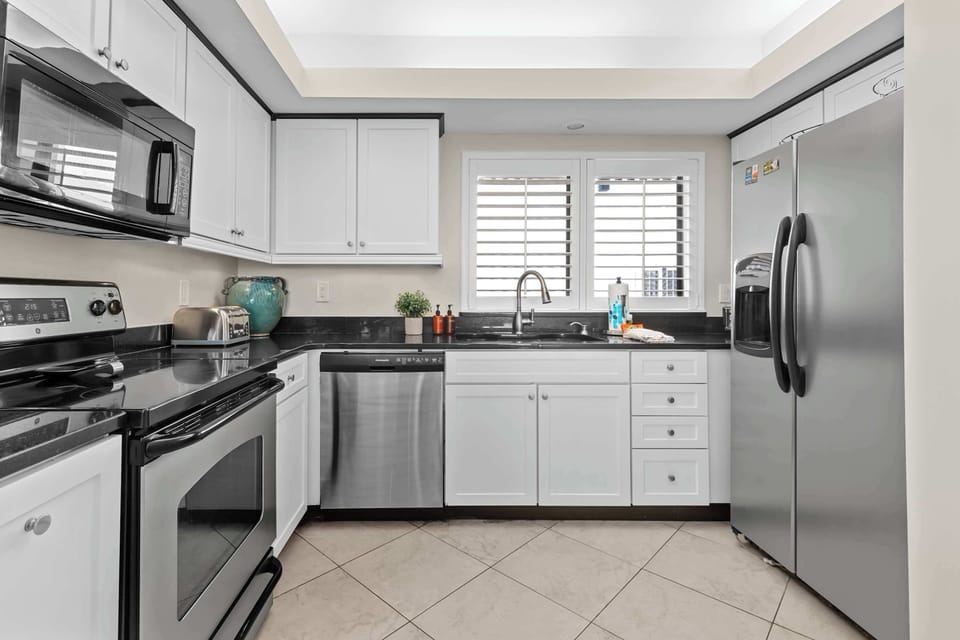 Condo, Multiple Beds, Balcony, Ocean View (Shipwatch Surf & Yacht Club D502) | Private kitchen | Fridge, microwave, oven, stovetop