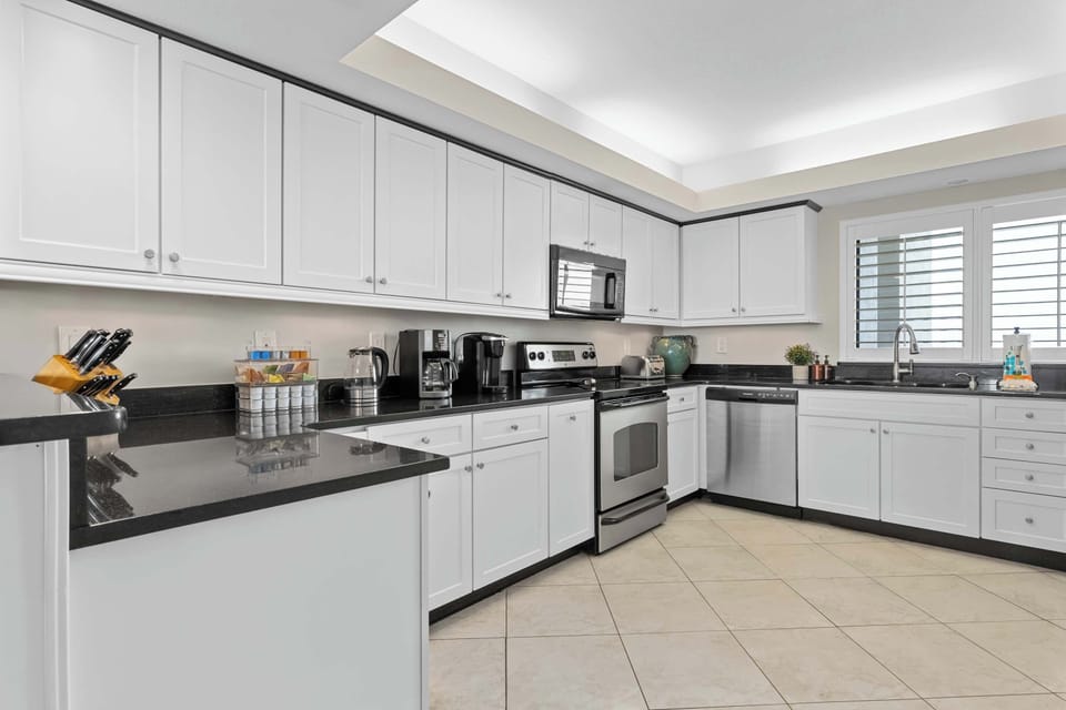 Condo, Multiple Beds, Balcony, Ocean View (Shipwatch Surf & Yacht Club D502) | Private kitchen | Fridge, microwave, oven, stovetop