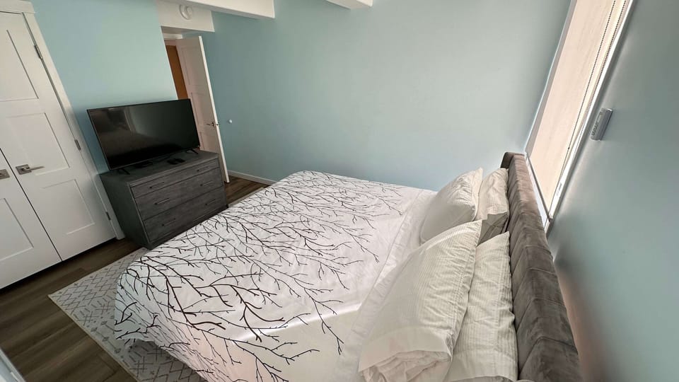 Guest bedroom with King bed and 43" TV