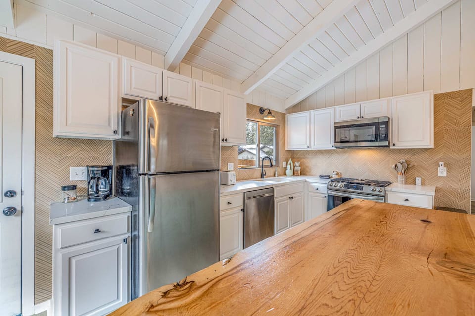 House | Private kitchen | Cookware/dishes/utensils