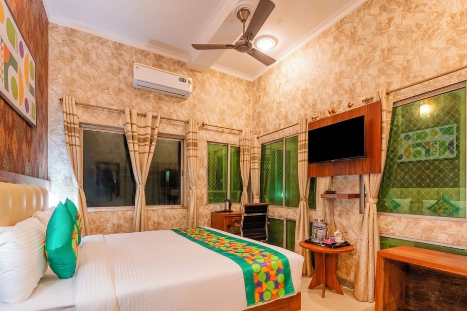 Standard Room | Desk, blackout drapes, iron/ironing board, individually furnished