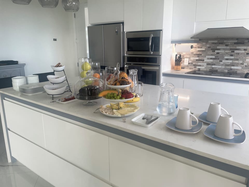 OPEN KITCHEN 
