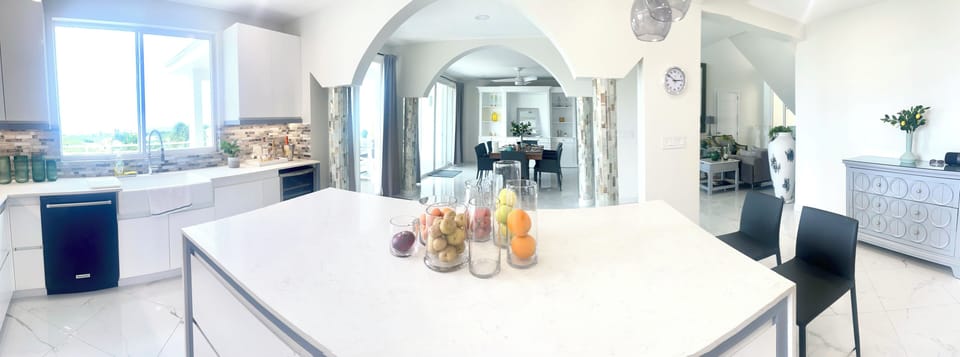 LARGE OPEN KITCHEN