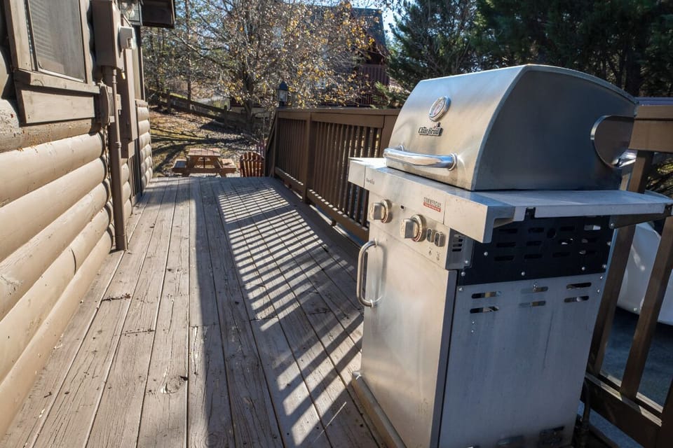 Cozy Bear Cove's BBQ grill
