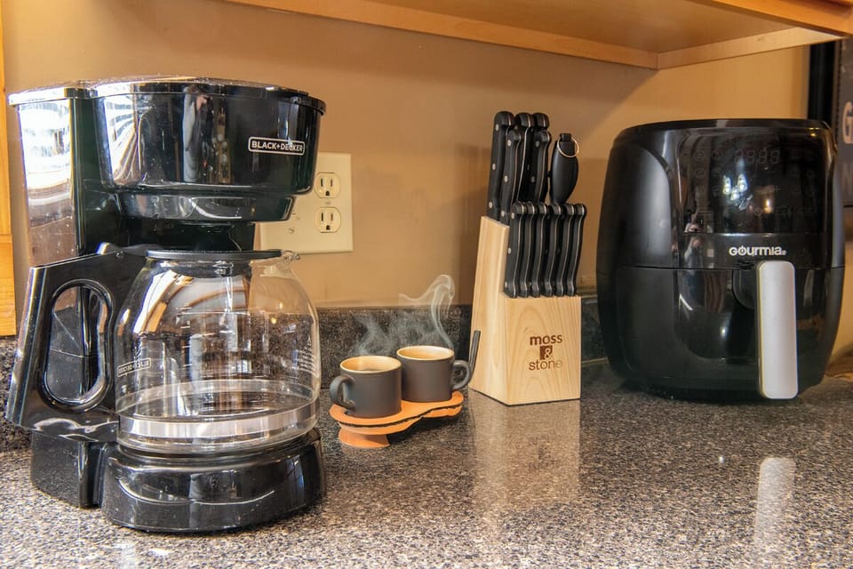 Cozy Bear Cove's kitchen items