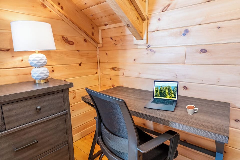 Cabin In The Mountains' pool table and arcade room