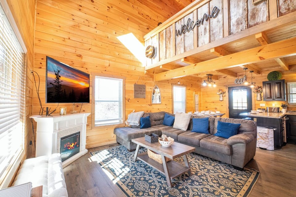 Cabin In The Mountains' cozy living area