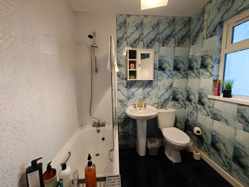 2BR Fortuna Meadow in Belfast House in Belfast
