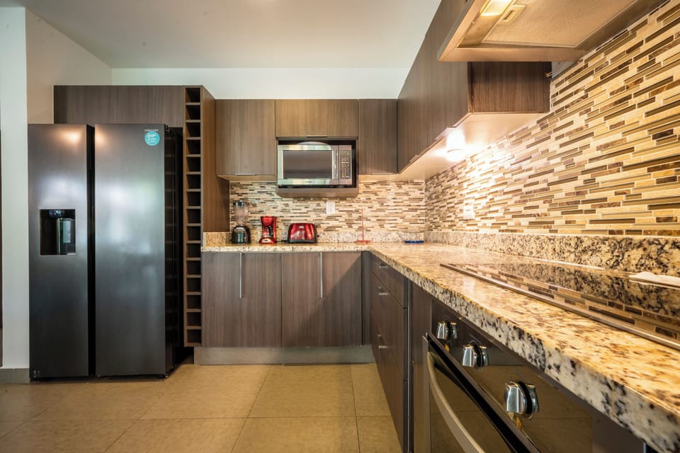 Deluxe Condo, Balcony, Pool View | Private kitchen | Toaster