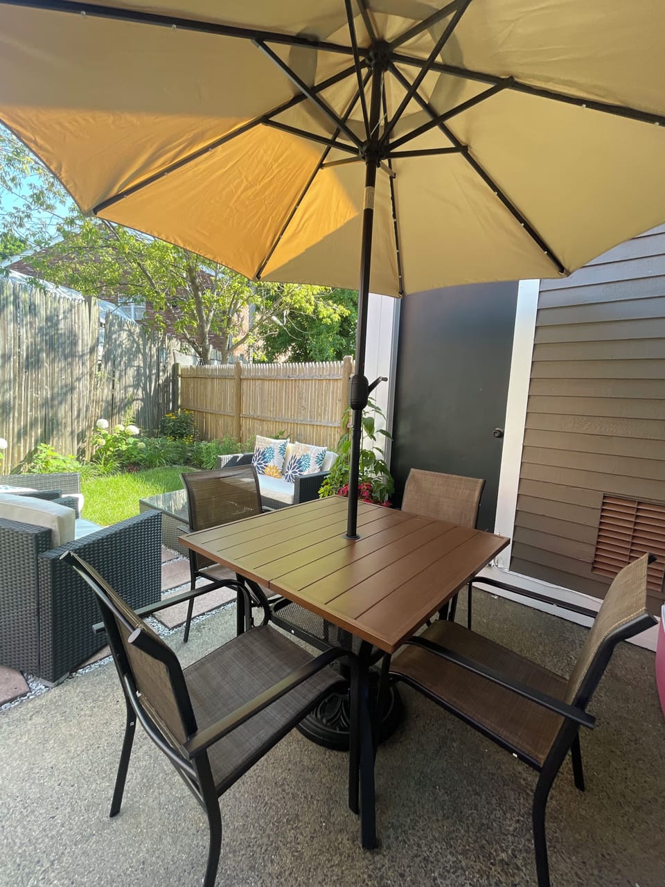 Outdoor dining