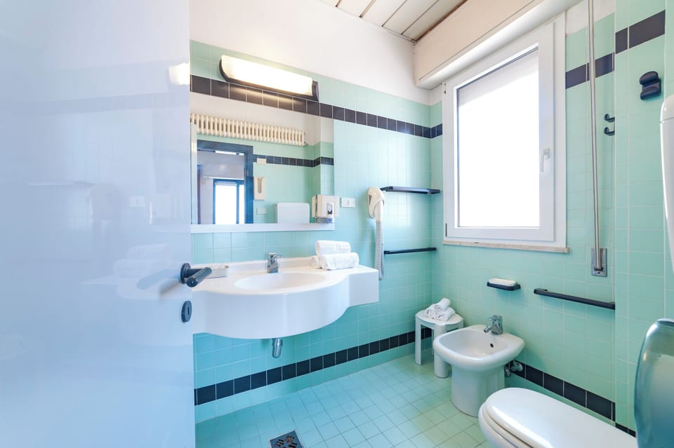 Triple Room, Sea View | Bathroom | Hair dryer, bidet, towels, soap
