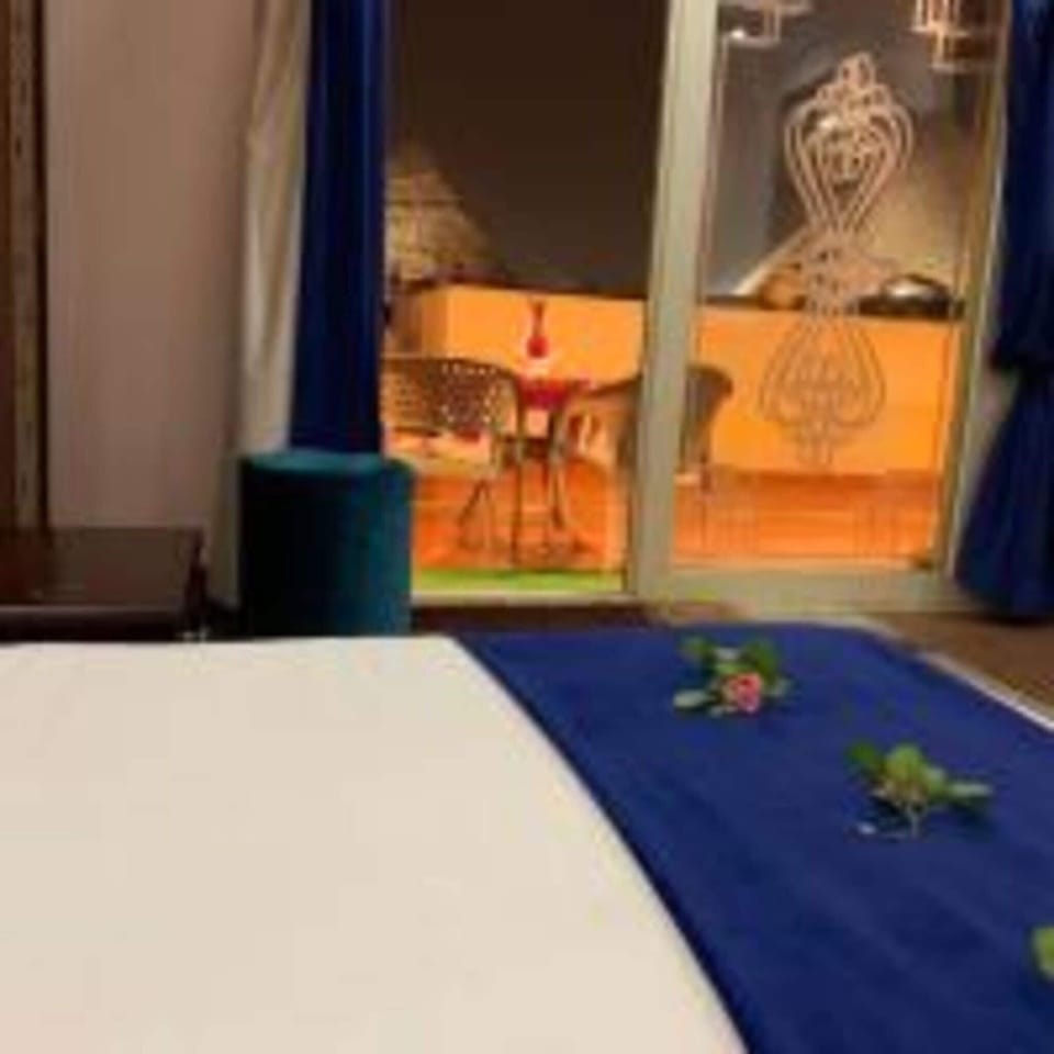 Deluxe Double Room, Desert View | Minibar, free WiFi