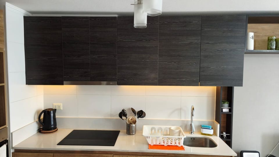 Comfort Apartment | Private kitchen | Fridge, microwave, oven, cookware/dishes/utensils