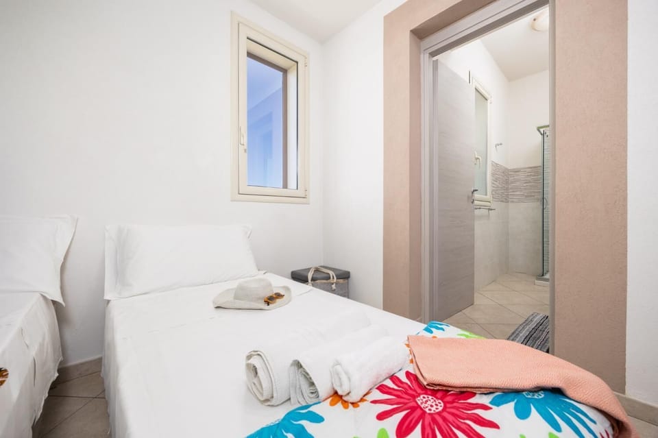 Twin bedroom with en suite bathroom and A/C
