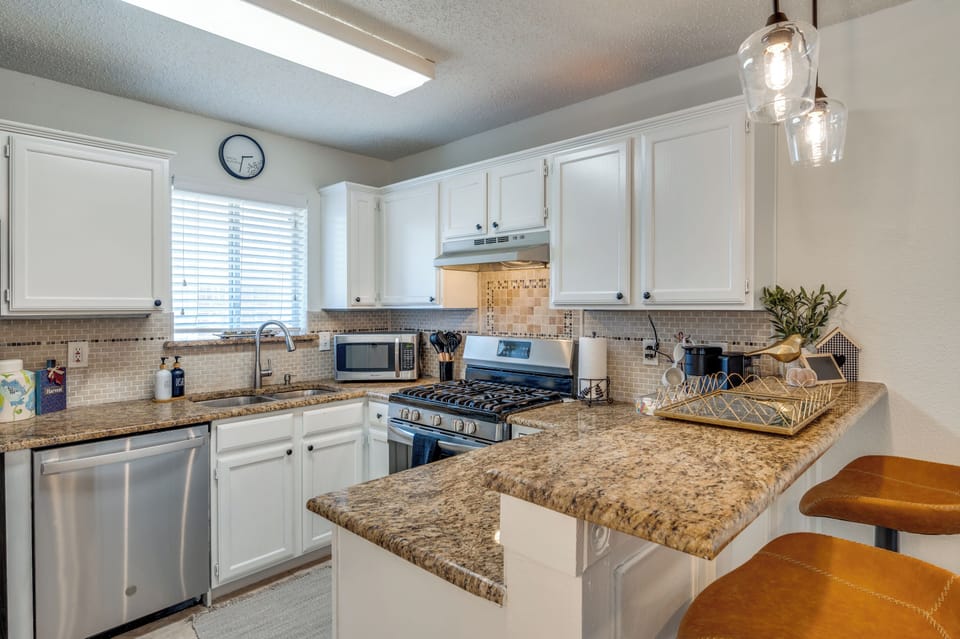 Full Kitchen with Stove, Oven, Fridge, Dishwasher, Coffer Maker and more!