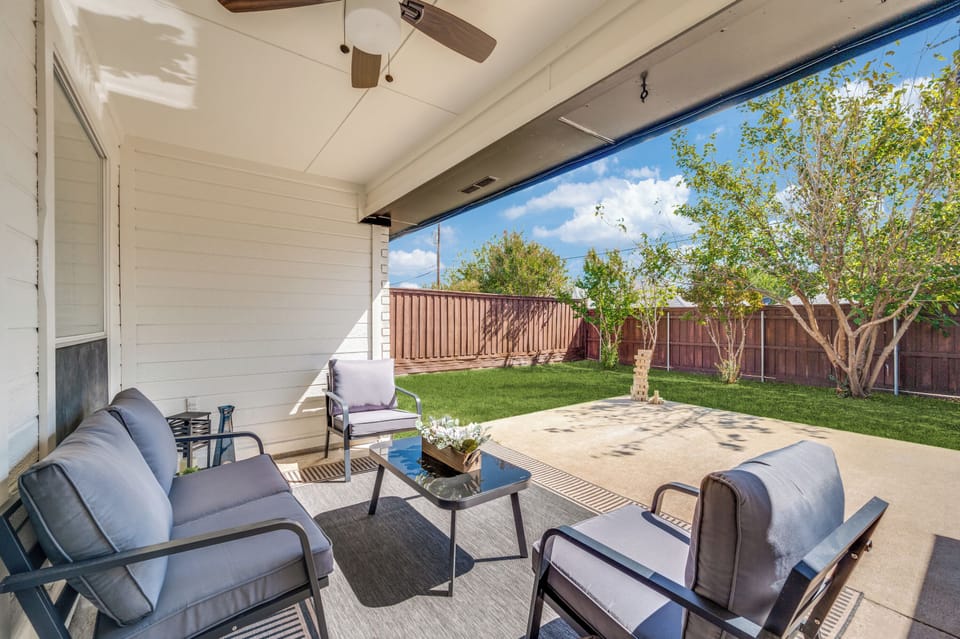 Patio with seating for 6
