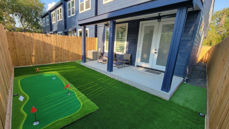 Covered patio, mini golf 