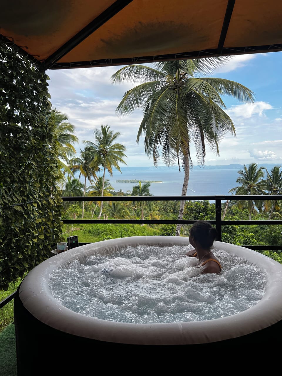 Outdoor spa tub