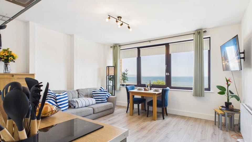 The Lighthouse - 1 Bedroom Apartment - Saundersfoot (28326)
