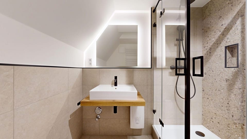 Modern and high-quality bathrooms in the N°8A Boardinghouse Lüneburg (2)