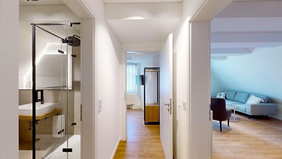 Modern and high-quality furnishings in the N°8A Boardinghouse Lüneburg (4)