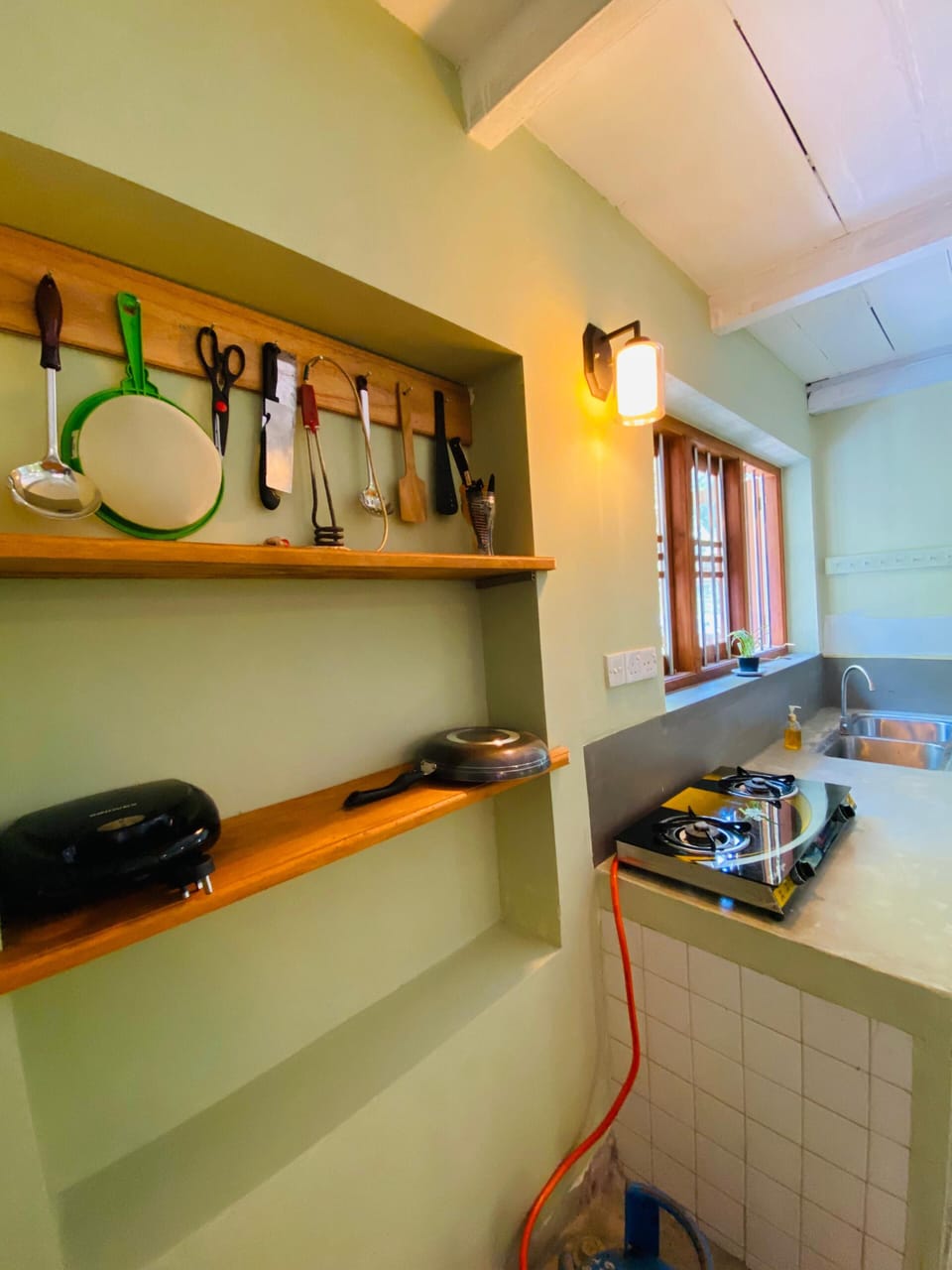 Fridge, dishwasher, cookware/dishes/utensils