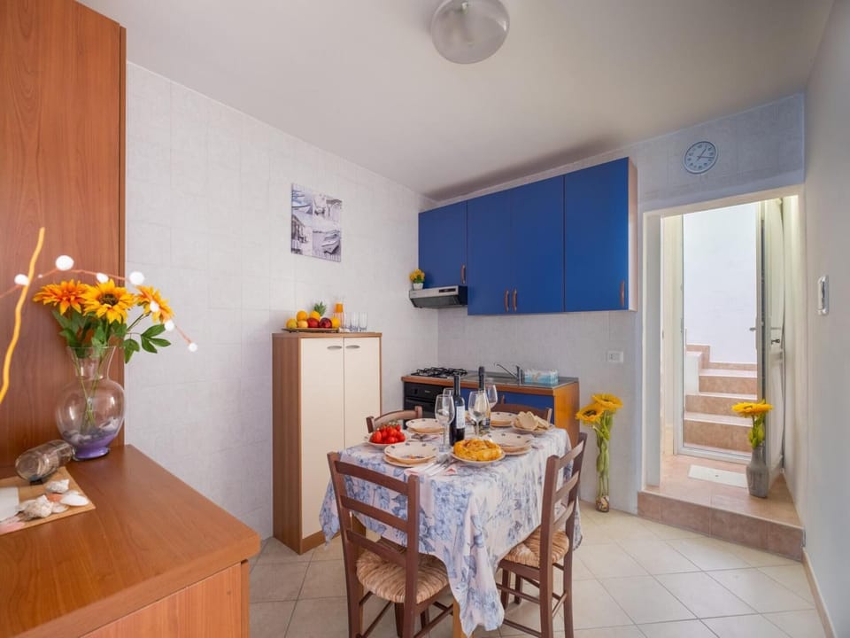 House, 1 Bedroom, Smoking, Balcony | Dining
