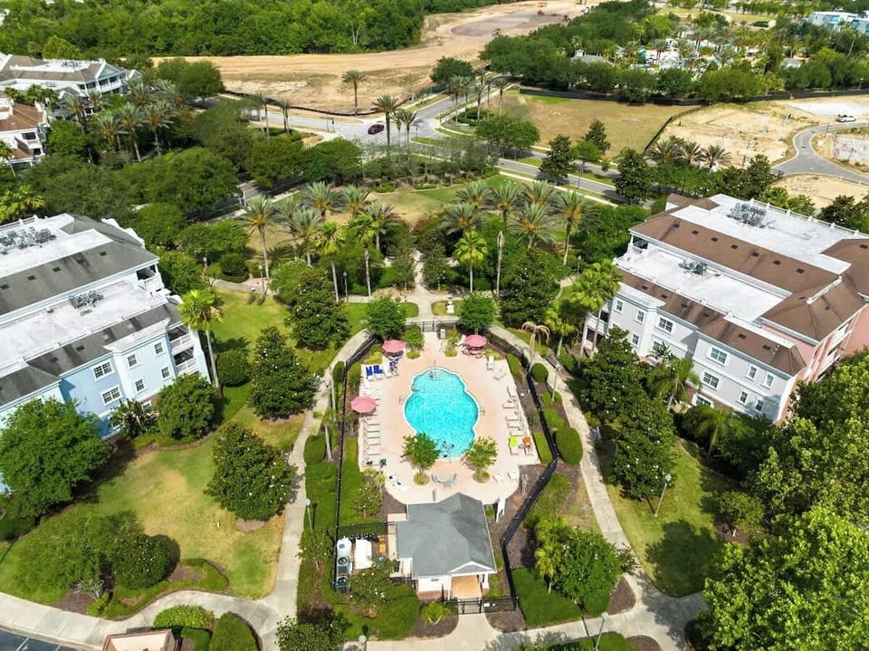 Cabana Court pool