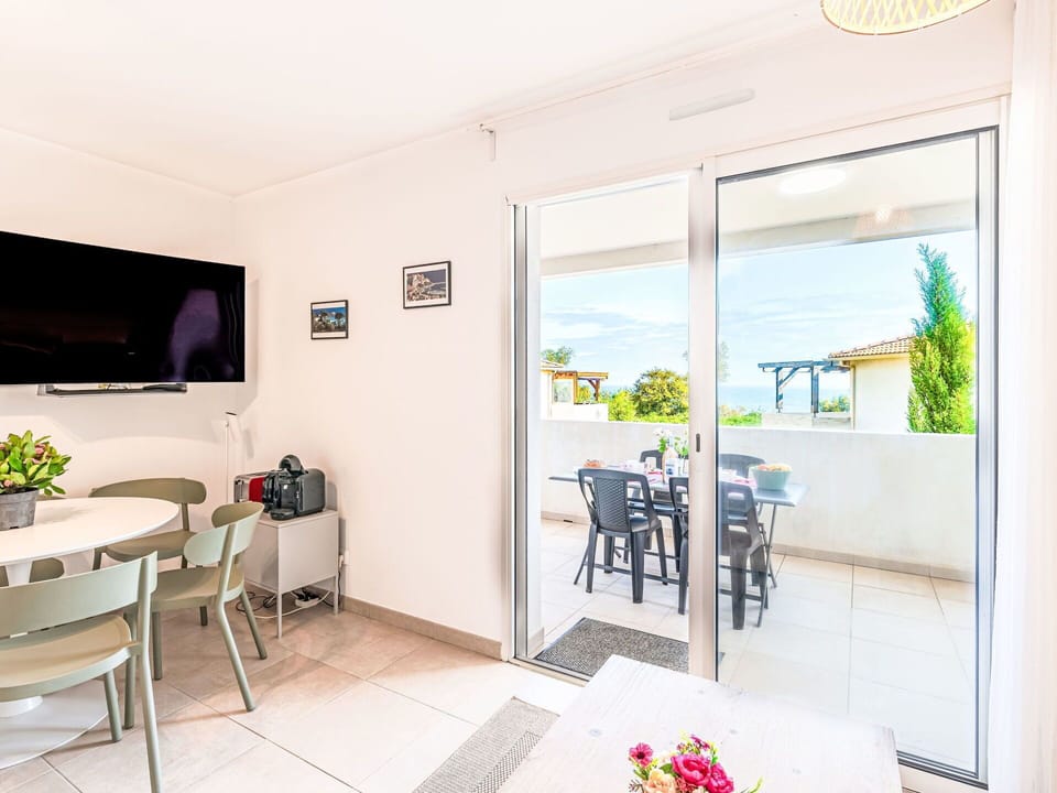 Plant, Furniture, Table, Building, Sky, Chair, Cloud, Shade, Window, Wood