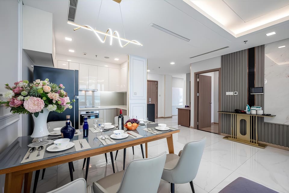 Family Apartment, 4 Bedrooms, Balcony, City View | In-room dining