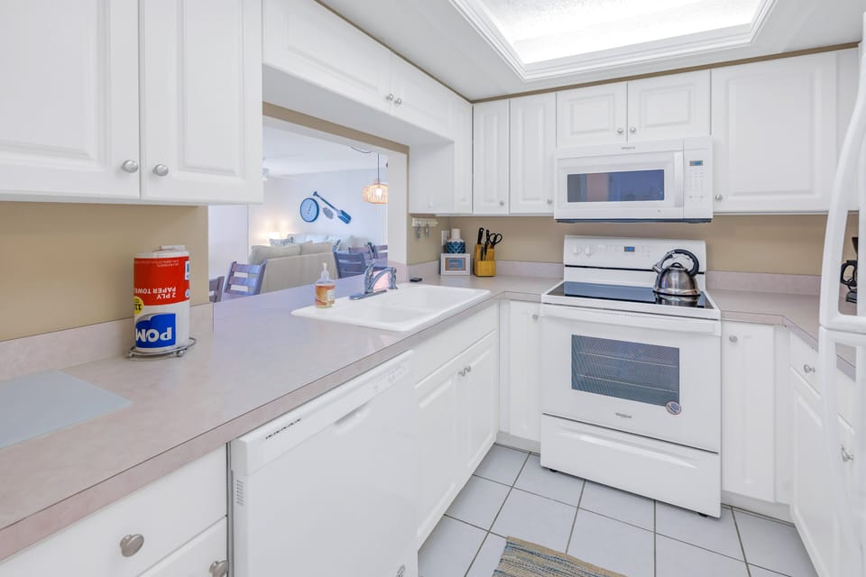 Kitchen with all major and minor appliances, and lots of counter space.