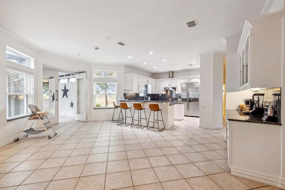 A kitchen ready for every guest, from family meals to little ones in the high chair!