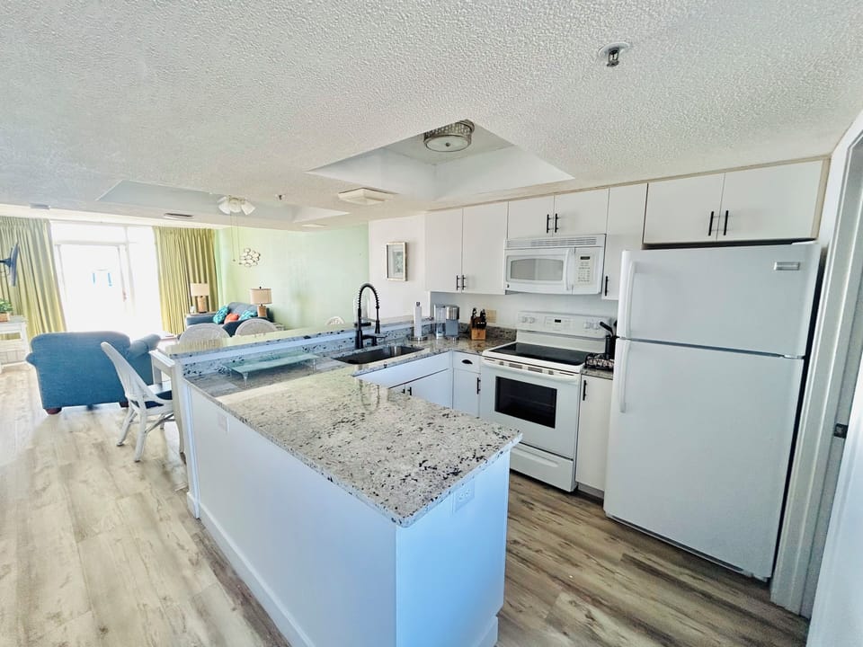 Condo, Balcony, Ocean View | Private kitchen